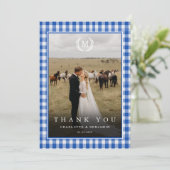 Blue Gingham Monogram Wappen 2 Foto Dankeskarte (Stehend Vorderseite)