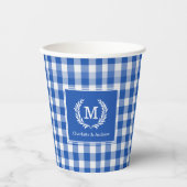 Blue Gingham Monogram Wappen Custom Pappbecher (Vorderseite)