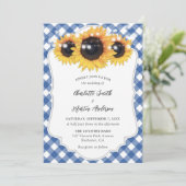Blue Gingham Rustic Sunflower Wedding Einladung (Stehend Vorderseite)