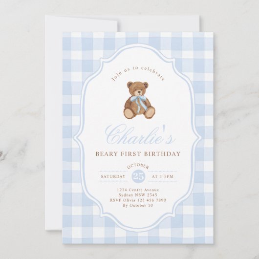 Blue Gingham Teddy Bear Beary First Birthday Einladung (Vorderseite)