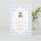 Blue Gingham Teddy Bear Beary First Birthday Einladung (Stehend Vorderseite)