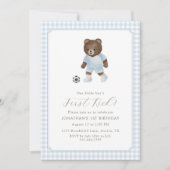 Blue Gingham Teddy Bear Soccer First Kick Einladung (Vorderseite)