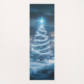 Blue Glowing Winter Night Christmas Tree Yogamatte (Vorderseite)
