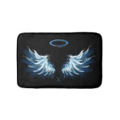 Blue Glows Angel Wings auf schwarzem Hintergrund Badematte (Vorderseite)