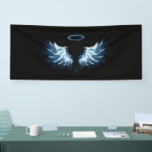 Blue Glows Angel Wings auf schwarzem Hintergrund Banner (Messe)