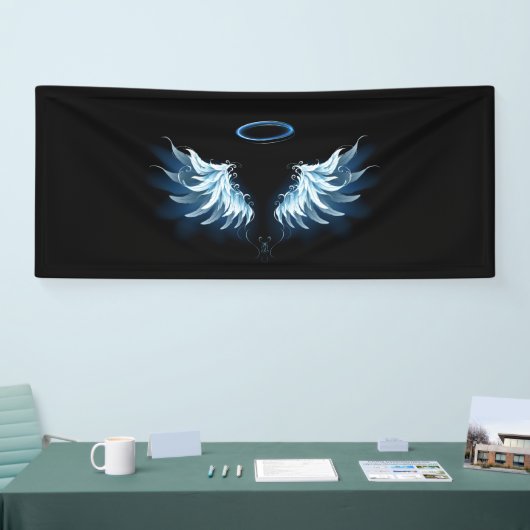 Blue Glows Angel Wings auf schwarzem Hintergrund Banner (Messe)