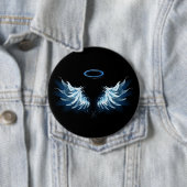 Blue Glows Angel Wings auf schwarzem Hintergrund Button (Beispiel)