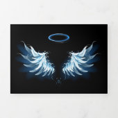 Blue Glows Angel Wings auf schwarzem Hintergrund Dreifach Gefaltete Urlaubskarte (Cover)