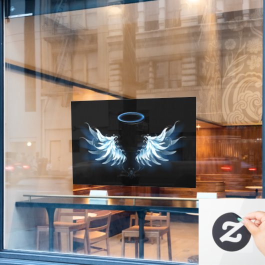 Blue Glows Angel Wings auf schwarzem Hintergrund Fensteraufkleber (Café-Fenster)