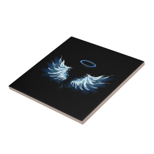 Blue Glows Angel Wings auf schwarzem Hintergrund Fliese (Seite)