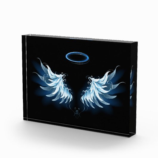 Blue Glows Angel Wings auf schwarzem Hintergrund Fotoblock (Rechts)
