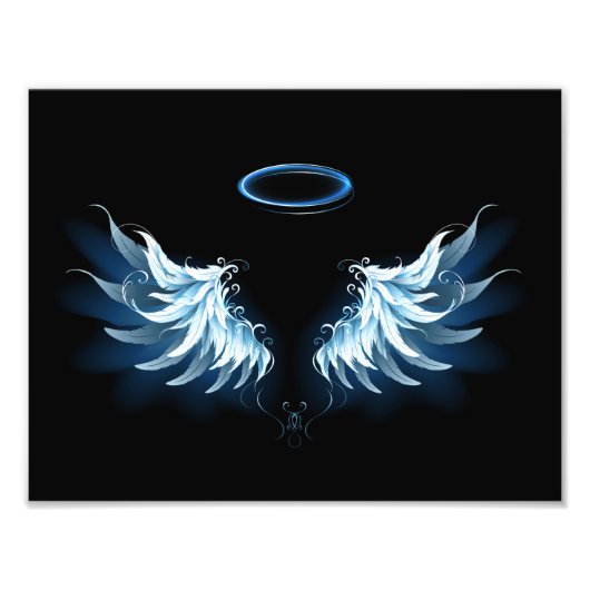 Blue Glows Angel Wings auf schwarzem Hintergrund Fotodruck (Vorne)