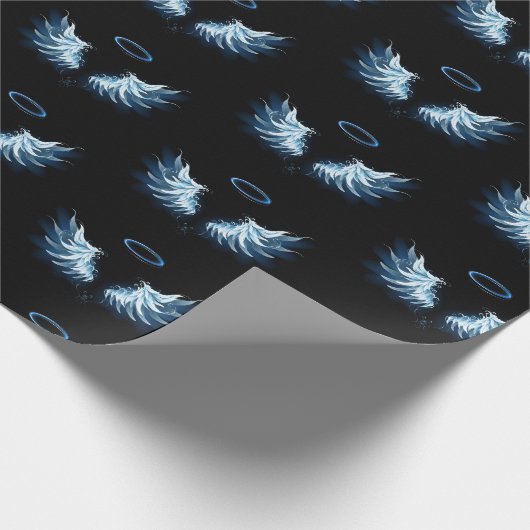 Blue Glows Angel Wings auf schwarzem Hintergrund Geschenkpapier (Ecke)