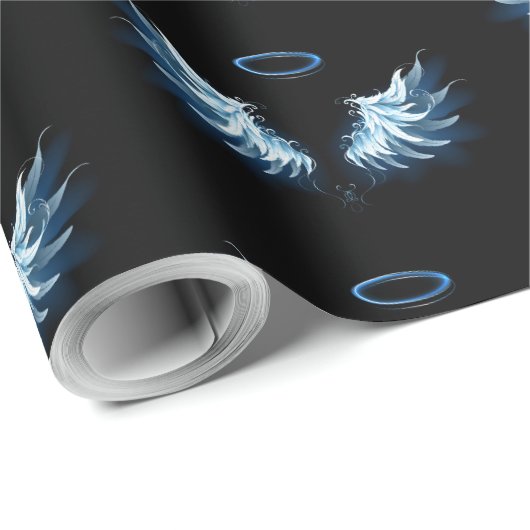 Blue Glows Angel Wings auf schwarzem Hintergrund Geschenkpapier (Rolleneckpunkt)
