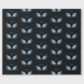 Blue Glows Angel Wings auf schwarzem Hintergrund Geschenkpapier (Flach)