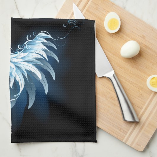 Blue Glows Angel Wings auf schwarzem Hintergrund Geschirrtuch (Viertel Falte)