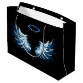 Blue Glows Angel Wings auf schwarzem Hintergrund Große Geschenktüte (Rückseite Schrägansicht)