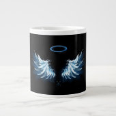 Blue Glows Angel Wings auf schwarzem Hintergrund Jumbo-Tasse (Vorderseite)