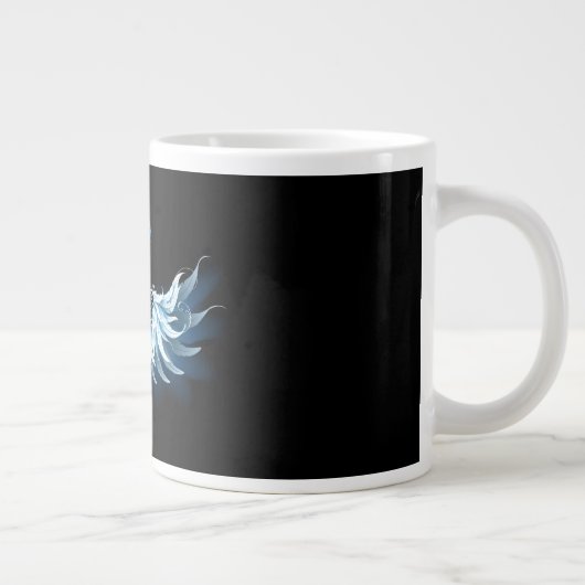 Blue Glows Angel Wings auf schwarzem Hintergrund Jumbo-Tasse (Rechts)