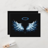 Blue Glows Angel Wings auf schwarzem Hintergrund Karte (Vorderseite/Rückseite Beispiel)