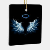 Blue Glows Angel Wings auf schwarzem Hintergrund Keramikornament (Rechts)