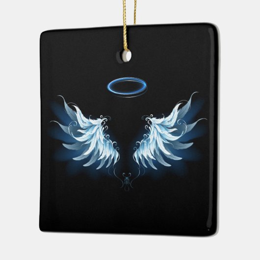 Blue Glows Angel Wings auf schwarzem Hintergrund Keramikornament (Links)
