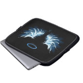 Blue Glows Angel Wings auf schwarzem Hintergrund Laptopschutzhülle (Vorne Knopf)