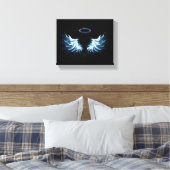 Blue Glows Angel Wings auf schwarzem Hintergrund Leinwanddruck (Insitu (Schlafzimmer))