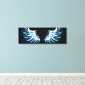 Blue Glows Angel Wings auf schwarzem Hintergrund Leinwanddruck (Insitu (Holzboden))