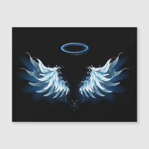 Blue Glows Angel Wings auf schwarzem Hintergrund Magneteinladung