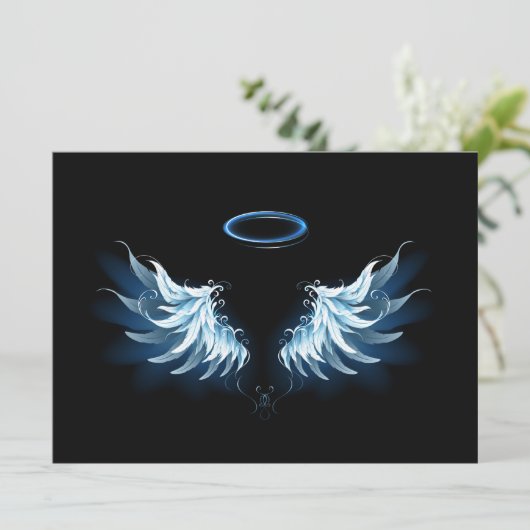 Blue Glows Angel Wings auf schwarzem Hintergrund Menükarte (Stehend Vorderseite)