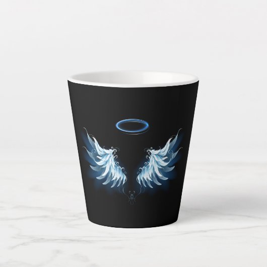 Blue Glows Angel Wings auf schwarzem Hintergrund Milchtasse (Vorderseite)