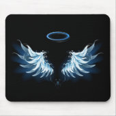 Blue Glows Angel Wings auf schwarzem Hintergrund Mousepad (Vorne)
