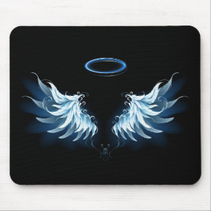 Blue Glows Angel Wings auf schwarzem Hintergrund Mousepad