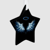 Blue Glows Angel Wings auf schwarzem Hintergrund Ornament (Vorderseite)