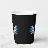 Blue Glows Angel Wings auf schwarzem Hintergrund Pappbecher (Rechts)
