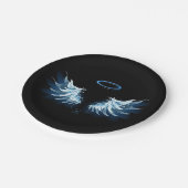 Blue Glows Angel Wings auf schwarzem Hintergrund Pappteller (Schrägansicht)