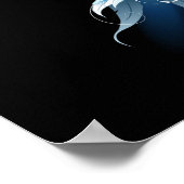 Blue Glows Angel Wings auf schwarzem Hintergrund Poster (Ecke)