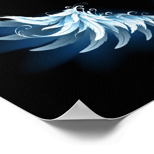 Blue Glows Angel Wings auf schwarzem Hintergrund Poster (Ecke)