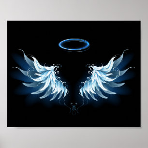 Blue Glows Angel Wings auf schwarzem Hintergrund Poster