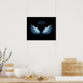 Blue Glows Angel Wings auf schwarzem Hintergrund Poster (Küche)