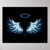 Blue Glows Angel Wings auf schwarzem Hintergrund Poster (Vorne)