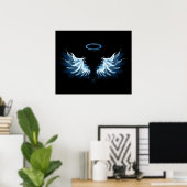 Blue Glows Angel Wings auf schwarzem Hintergrund Poster (Heimbüro)