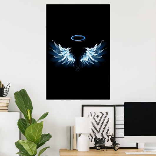 Blue Glows Angel Wings auf schwarzem Hintergrund Poster (Heimbüro)