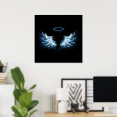 Blue Glows Angel Wings auf schwarzem Hintergrund Poster (Heimbüro)