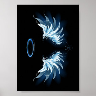 Blue Glows Angel Wings auf schwarzem Hintergrund Poster