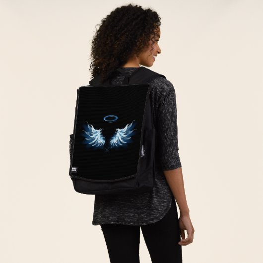 Blue Glows Angel Wings auf schwarzem Hintergrund Rucksack (Ausgewaschen)