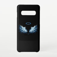 Blue Glows Angel Wings auf schwarzem Hintergrund