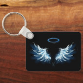 Blue Glows Angel Wings auf schwarzem Hintergrund Schlüsselanhänger (Rückseite)