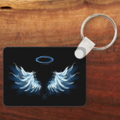 Blue Glows Angel Wings auf schwarzem Hintergrund Schlüsselanhänger (Vorderseite)
